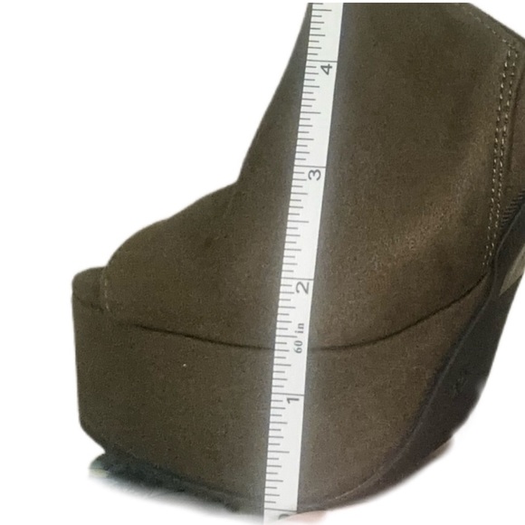 💙❤️ Olive green Fashion Nova platforms. - Picture 5 of 5